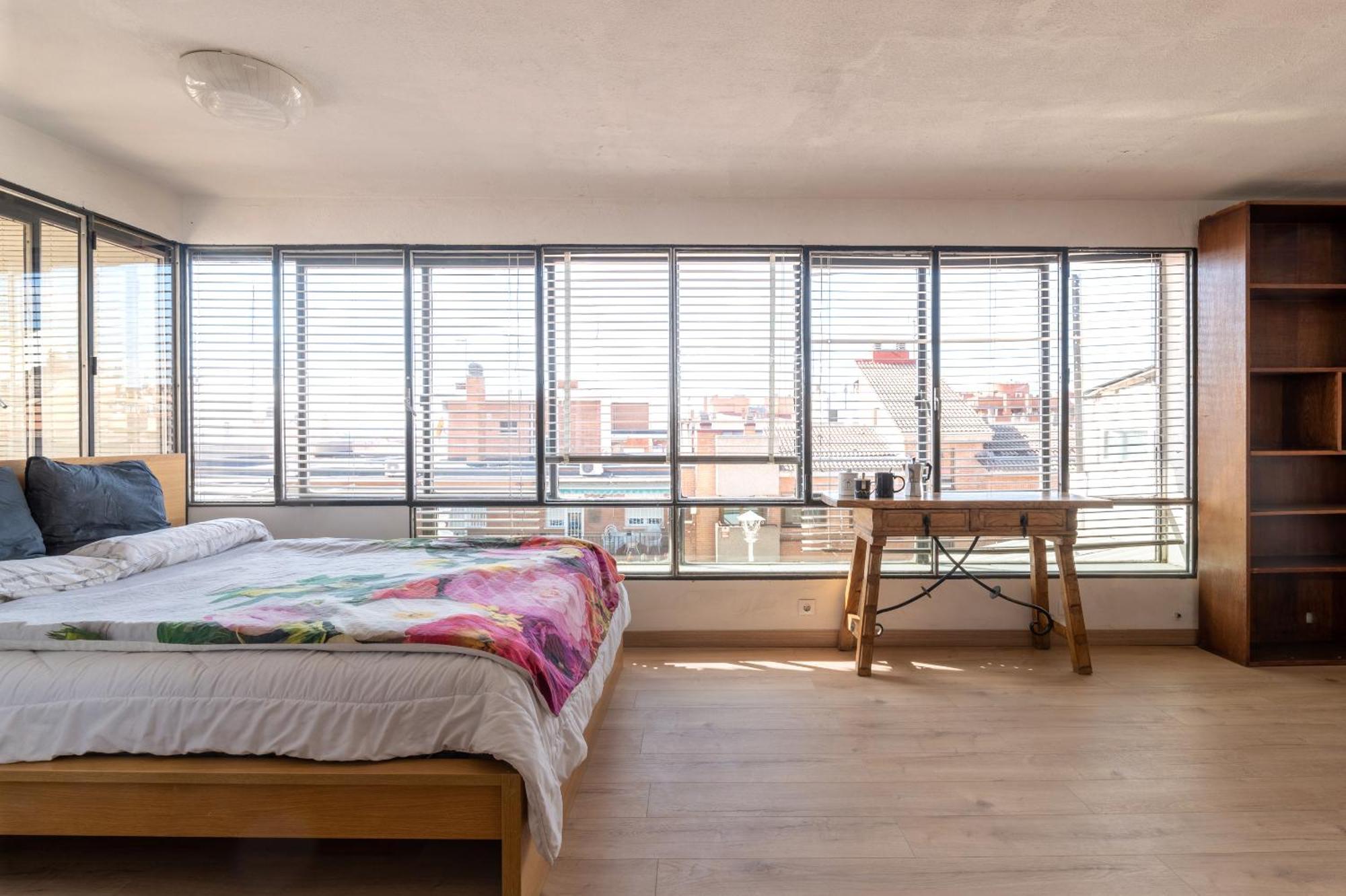 Appartement Tejado De Antigua Fabrica Industrial En Acacias Madrid